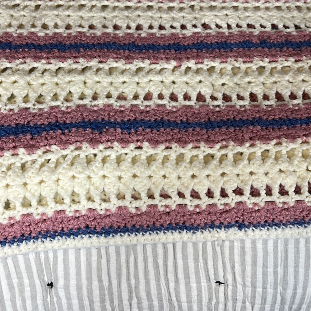 Vintage Crochet Mauve, Cream & Blue Afghan Throw - Picture 5 of 6